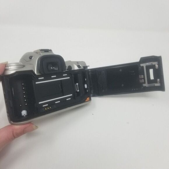 Pentax ZX-10 Silver And Black 35mm SLR Film Photography Camera Autofocus Flash - Picture 4 of 11